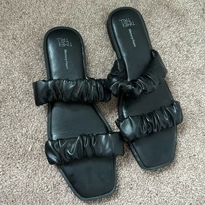 Women’s black sandals